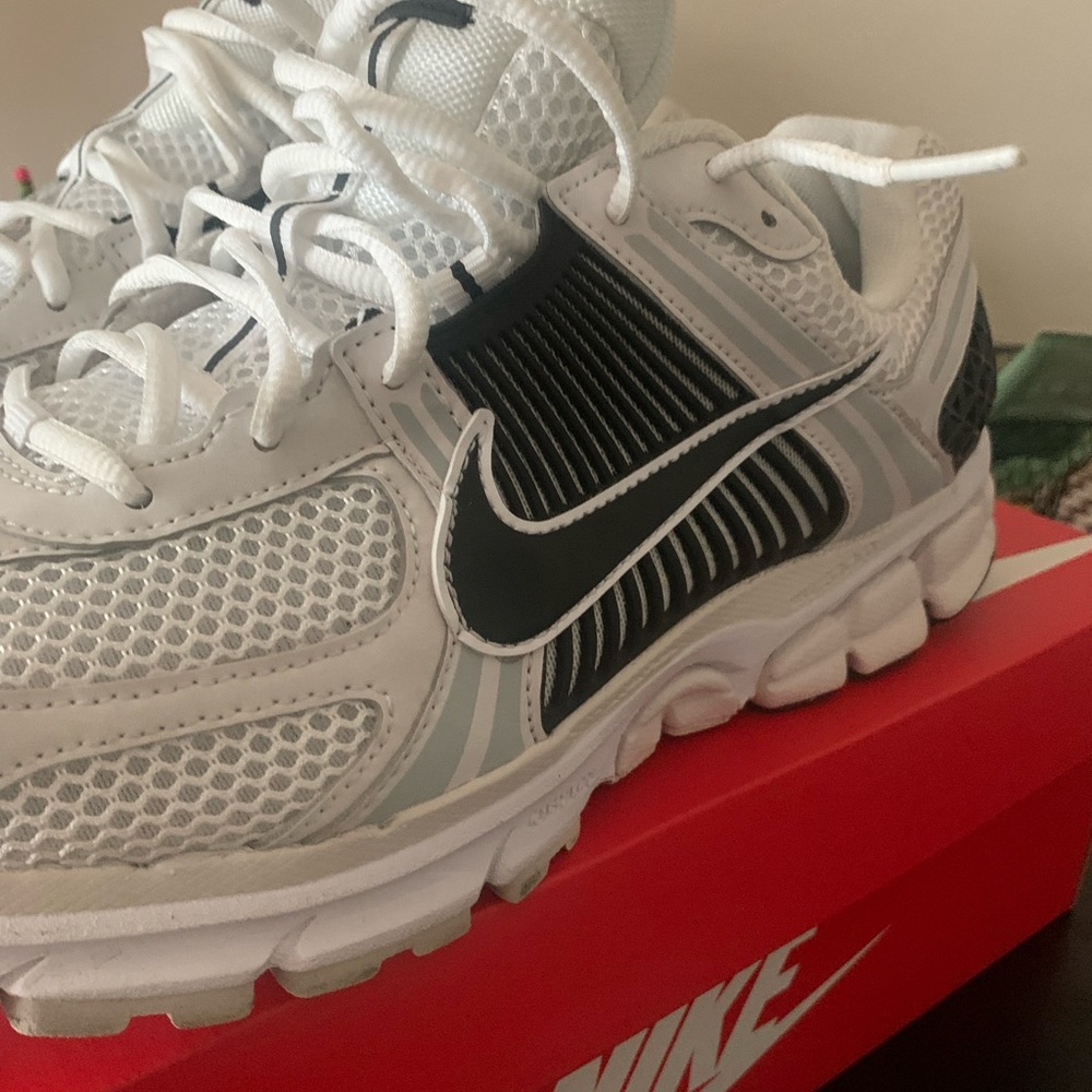 Nike Zoom Vomero 5 in White and Black